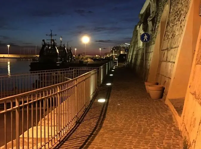 Quattro Stelle Al Porto Guest House